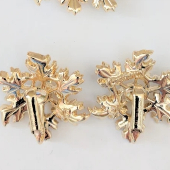 Vintage Sarah Coventry Garland 1968 Clip on Earrings - Picture 3 of 6